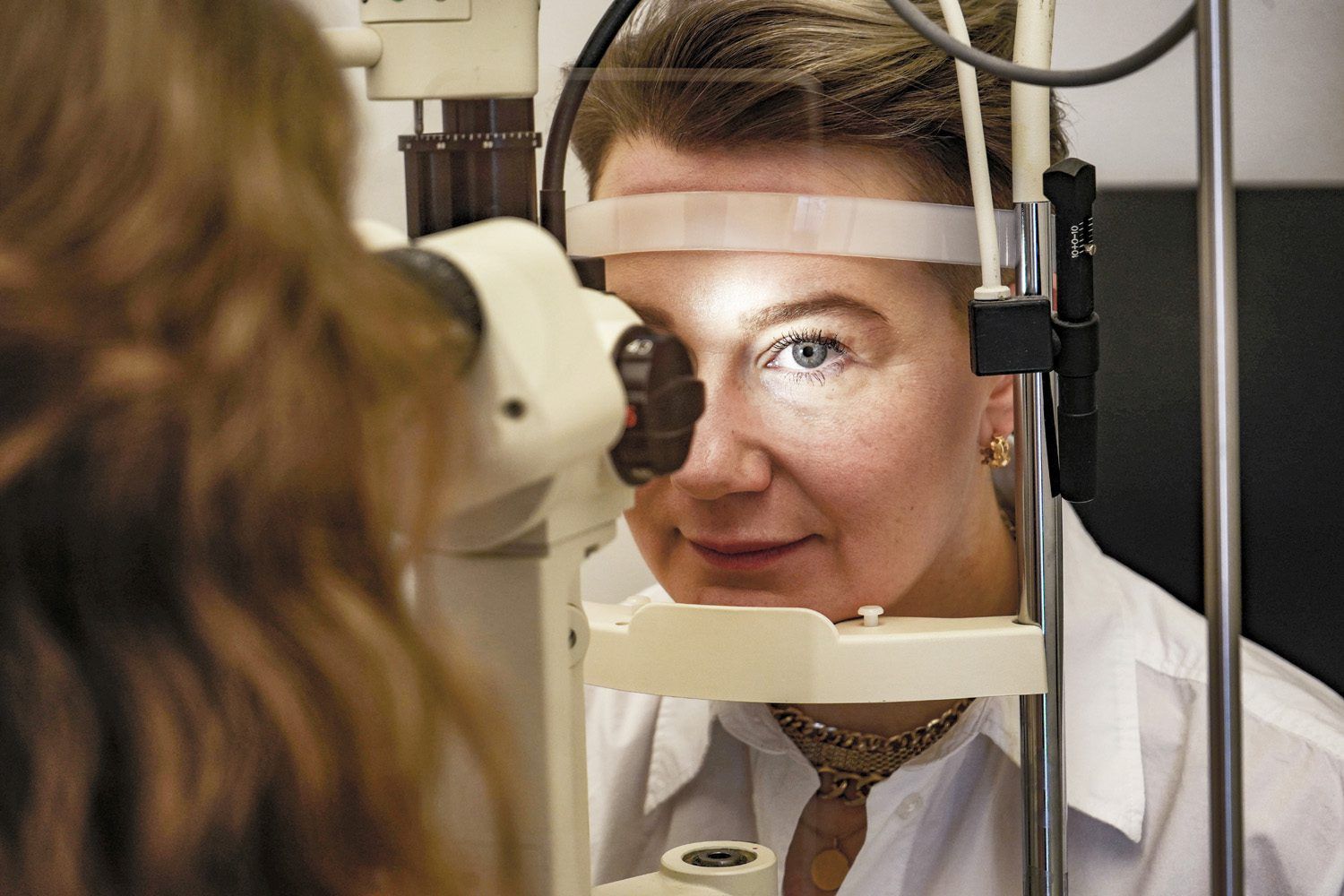Synundersökning hos optiker.